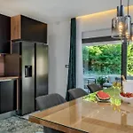 Villa Luxury Oriolus, Heated Pool, Sauna, Split