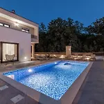 Luxury Oriolus, Heated Pool, Sauna, Split