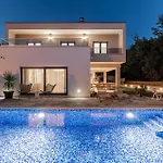 Luxury Oriolus, Heated Pool, Sauna, Split Villa *