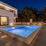 Villa Luxury Oriolus, Heated Pool, Sauna, Split