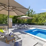 Villa Luxury Oriolus, Heated Pool, Sauna, Split Srinjine