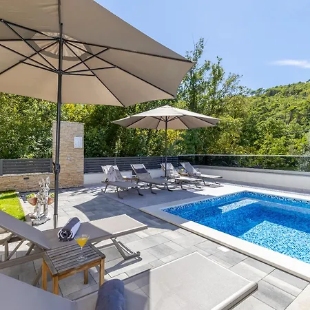 Villa Luxury Oriolus, Heated Pool, Sauna, Split Srinjine