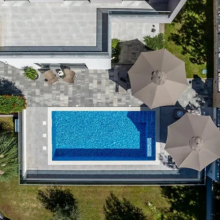 Luxury Oriolus, Heated Pool, Sauna, Split Villa *