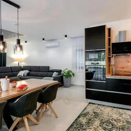 Luxury Oriolus, Heated Pool, Sauna, Split *