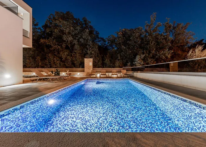 فيلة Luxury Oriolus, Heated Pool, Sauna, Split *