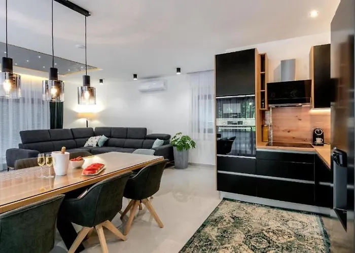 Luxury Oriolus, Heated Pool, Sauna, Split *