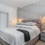 Luxury Oriolus, Heated Pool, Sauna, Split *
