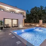 ヴィラ Luxury Oriolus, Heated Pool, Sauna, Split *