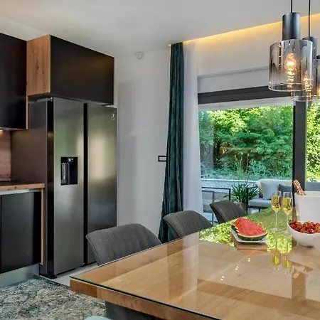 Villa Luxury Oriolus, Heated Pool, Sauna, Split