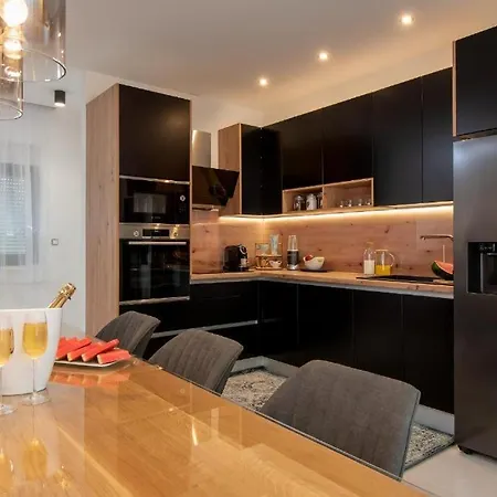 Βίλα Luxury Oriolus, Heated Pool, Sauna, Split Srinjine