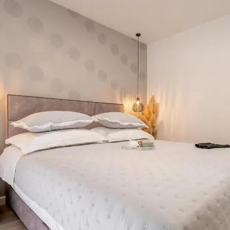 Βίλα Luxury Oriolus, Heated Pool, Sauna, Split *