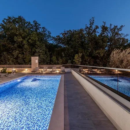 Βίλα Luxury Oriolus, Heated Pool, Sauna, Split *
