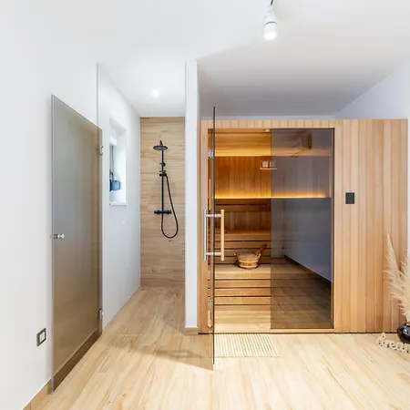 Luxury Oriolus, Heated Pool, Sauna, Split Βίλα