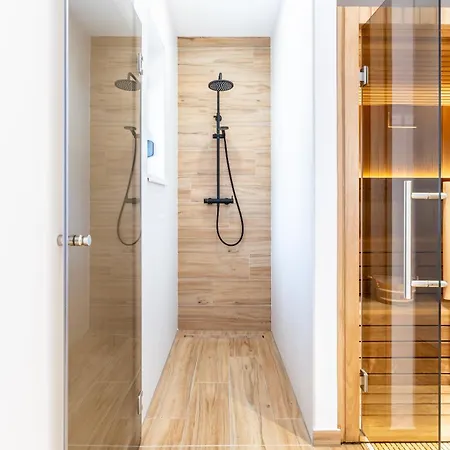 Βίλα Luxury Oriolus, Heated Pool, Sauna, Split *