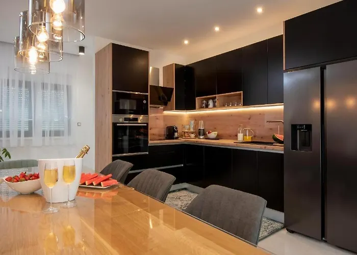 Villa Luxury Oriolus, Heated Pool, Sauna, Split Srinjine