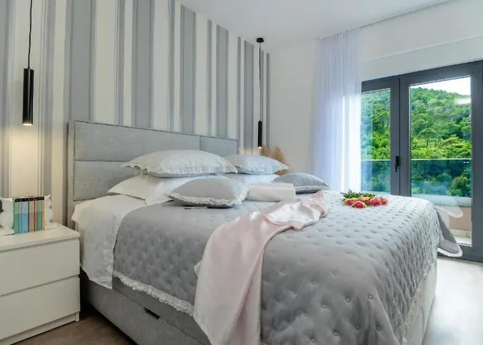 Luxury Oriolus, Heated Pool, Sauna, Split Srinjine