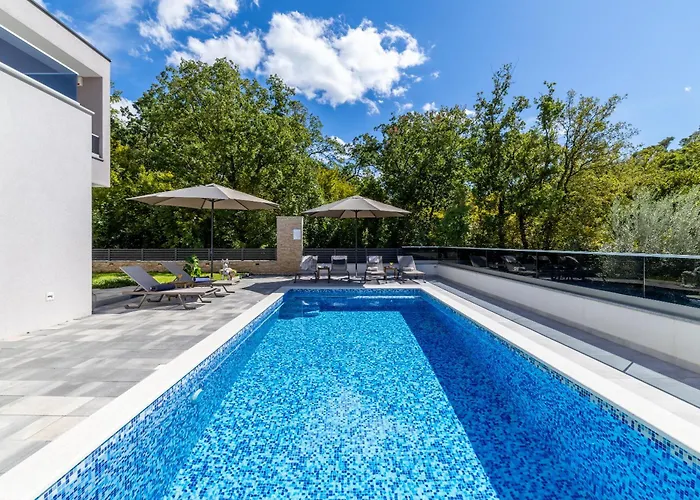 Villa Luxury Oriolus, Heated Pool, Sauna, Split